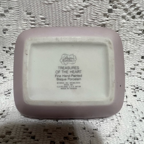 Bisque porcelain trinket box Friendship is a special kind of love - Picture 3 of 3